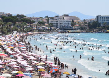 Yerli turist ilk 3 ayda 6 milyar lira harcadı