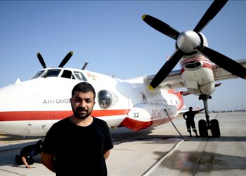 Oxford mezunu pilot söndürme uçaklarında gönüllü çalışıyor