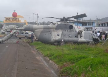 Askeri helikopter kalkıştan sonra düştü