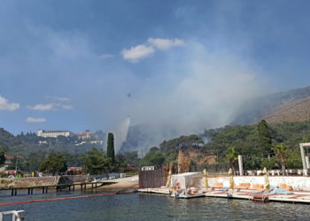 Heybeliada yangını uçak ve helikopterle kontrol altına alındı