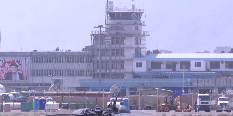 İngiltere’den vatandaşlarına ‘Kabil Havalimanı’na gitmeyin’ uyarısı