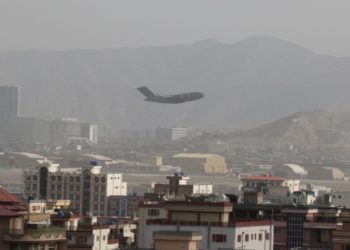 ABD Temsilciler Meclisi üyeleri, Kabil’e gidip tahliye uçağıyla geri döndü