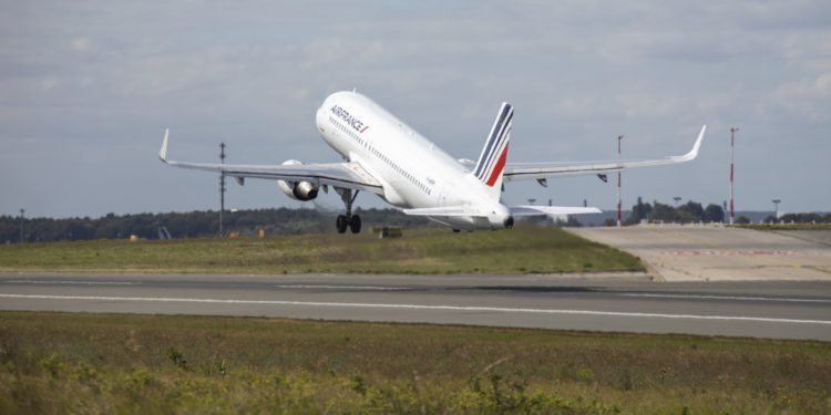 Airbus Zirvesi, gösteri uçuşu ile başlatıldı