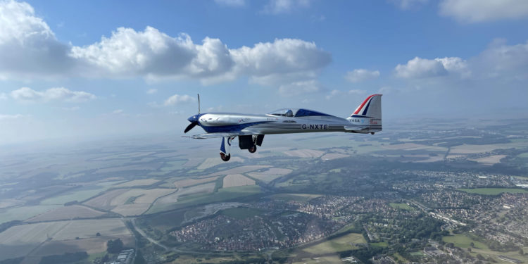 Rolls-Royce’nin elektrikli uçağı gökyüzü ile buluştu