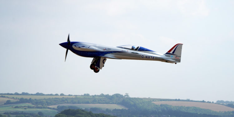 Rolls-Royce’nin elektrikli uçağı gökyüzü ile buluştu