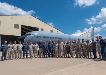 Modernize edilen ilk tanker uçak filoya katıldı