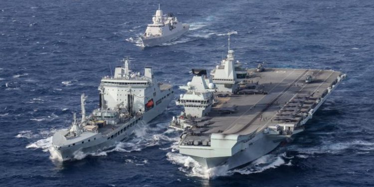 İngiliz uçak gemisi The Queen Elizabeth ilk kez Japonya’da