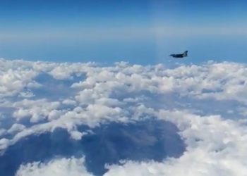 SOLOTÜRK, Etna Yanardağı üzerinde uçtu