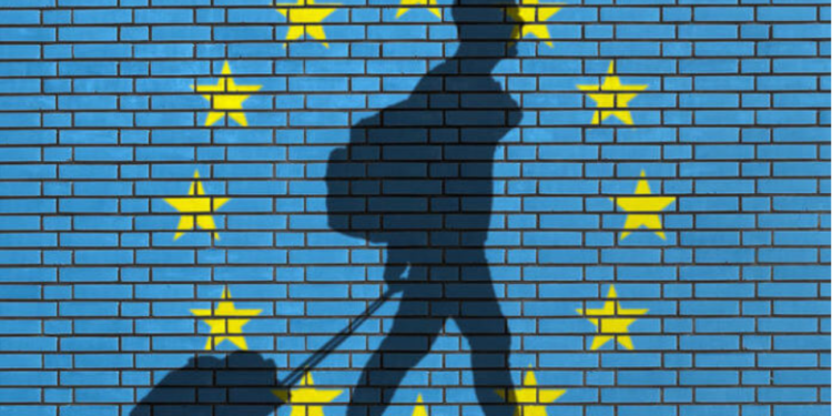 AB 4 ülkeye seyahat kısıtlamalarını kaldırdı