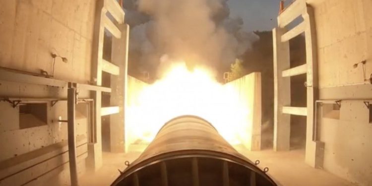 Çin dünyanın en güçlü katı yakıtlı roket motorunu test etti