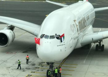 İki katlı A380 İstanbul’a Türk bayrakları ile merhaba dedi