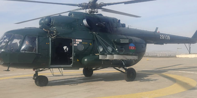 Azerbaycan’da askeri helikopter düştü