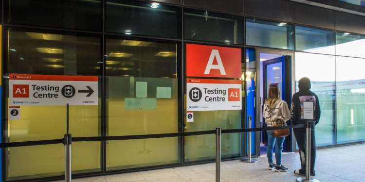 İngiltere, 11 ülkeyi kırmızı listesinden çıkardı