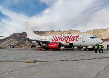 Hintli yetkililer, acil iniş yapan 737 MAX’i inceliyor