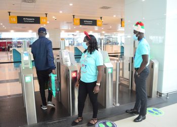 Gana, aşısız yolcu için havayollarına 3 bin 500 dolar ceza kesecek