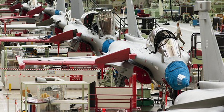 Dassault çalışanları maaş zammı talebiyle greve çıktı