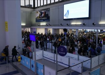 Omicron uçak seferlerini olumsuz etkiliyor