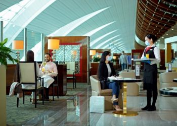Emirates 20 havalimanında loungeları tekrar açıyor
