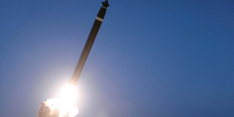 Güney Kore’ye göre Kuzey ‘tanımlanamayan’ bir füze fırlattı