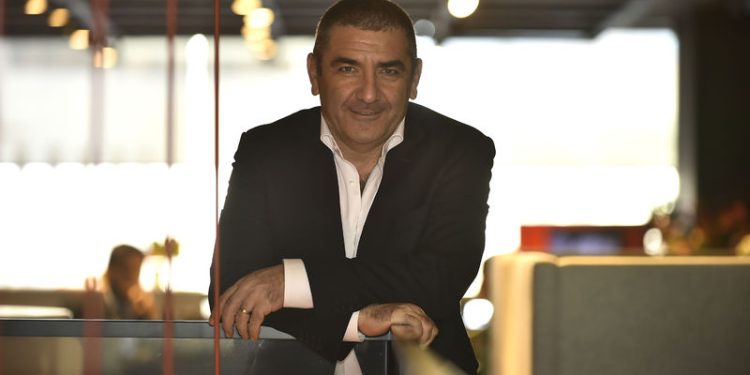 Mobilyacı Nurus kargo uçağı üretiyor