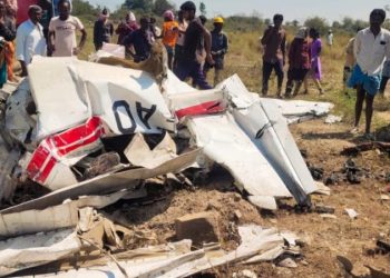 Hindistan’da eğitim uçağı düştü