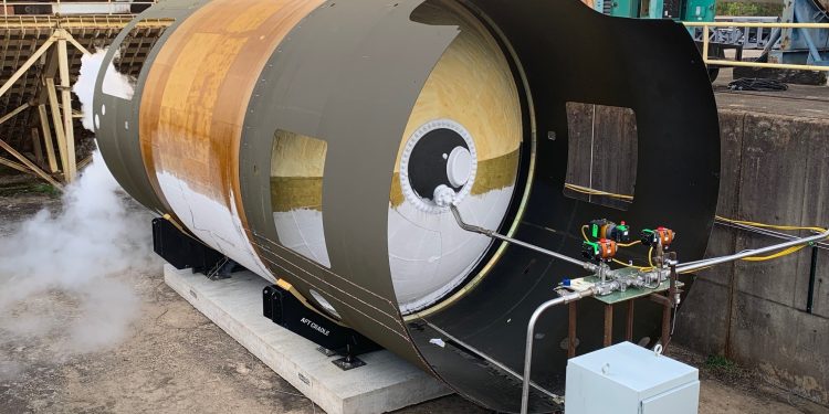 Boeing’in tamamen kompozit kriyojenik yakıt tankı teknolojisi kullanıma hazır