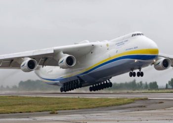 Dünyanın en büyük kargo uçağı Antonov vuruldu