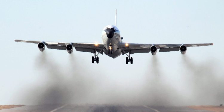 Amerika, “koklayıcı” uçağını Avrupa’ya konuşlandırıldı