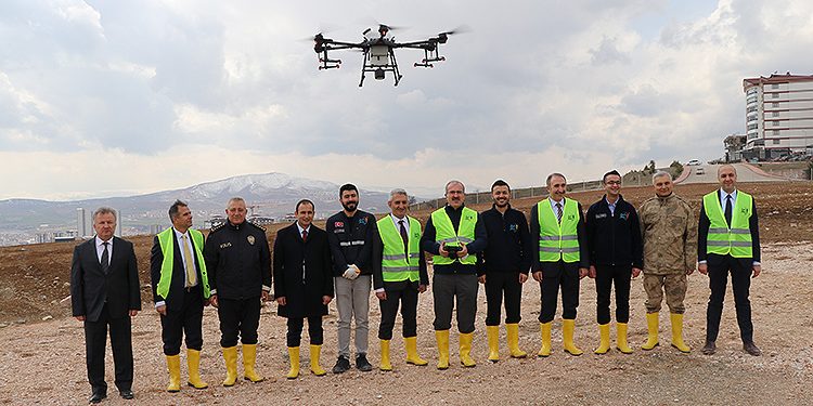 Elazığ’da tarım arazileri dron ile ilaçlanabilecek