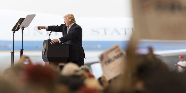 Donald Trump’ı taşıyan uçak acil iniş yaptı