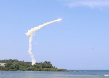 Hindistan BrahMos süpersonik füzesini test etti