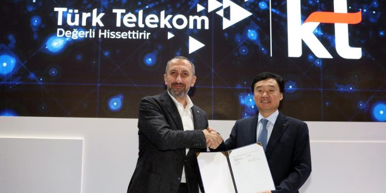 Ümit Önal: 5G’de Türkiye’yi öncü yapma yolunda hızla ilerliyoruz