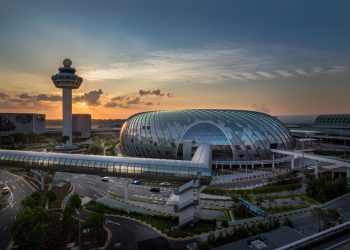 Kısıtlamaları gevşeten Singapur’dan yolcu sayısında keskin artış