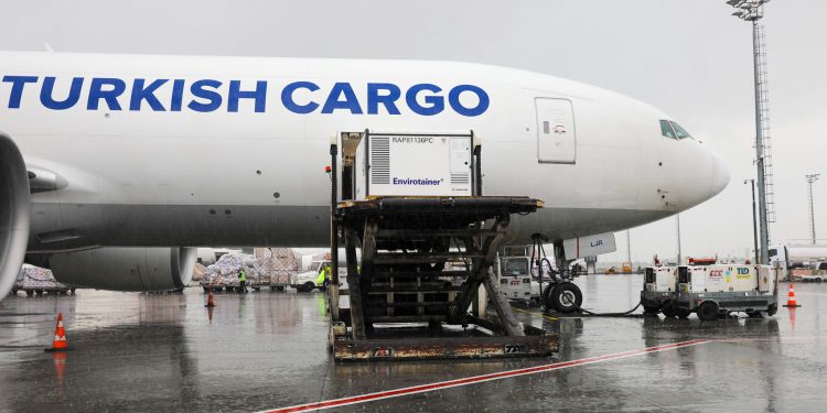 Turkish Cargo 61 ülkeye 335 milyon doz COVID-19 aşısı taşıdı