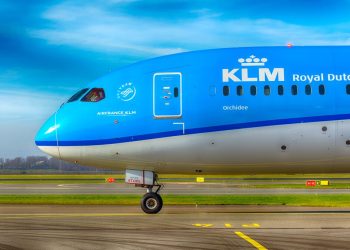 KLM personeli için 47 seferini iptal etti