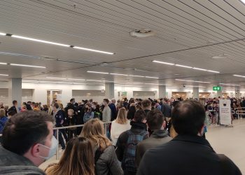 KLM çalışanlarının grevi 90 uçuşu etkiledi