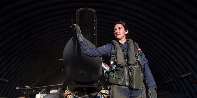 F-16’lar, kadın pilotların kumandasında vatanı koruyor