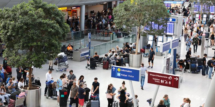 Almanya’nın KRV eyaletindeki havalimanlarında yoğunluk devam ediyor