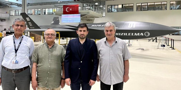 Selçuk Bayraktar, Kızılelma’nın boyalı halini paylaştı