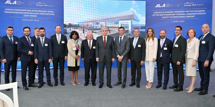 Kazakistan Cumhurbaşkanı Almatı Havalimanı törenine katıldı