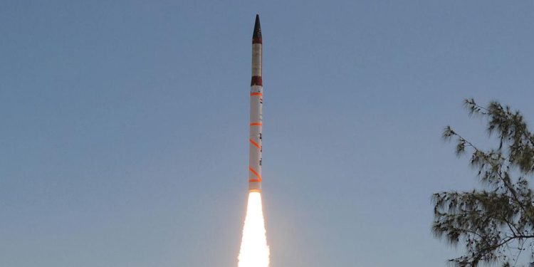 Hindistan, 4 bin kilometre menzilli Agni-4 füzesini test etti