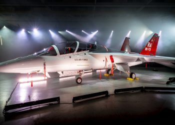 T-7A Red Hawk eğitim uçağı son montajda
