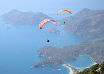 Babadağ’dan ilk 6 ayda 54 bin yamaç paraşütü uçuşu yapıldı