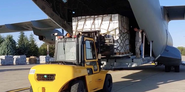 Türkiye’den Pakistan’a altıncı uçak hareket etti