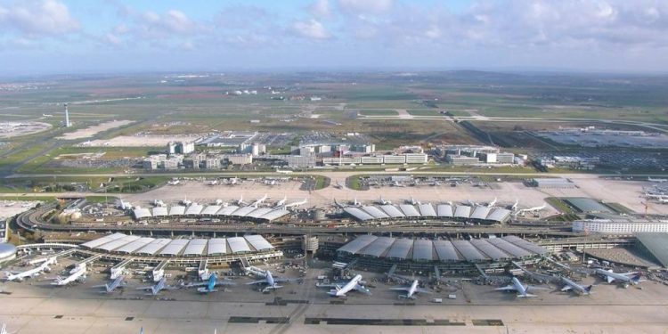CDG Havalimanı’ndaki bıçaklı saldırgan öldürüldü