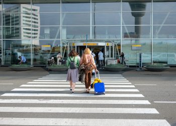 Amsterdam Schiphol kapasite sınırını 3 ay uzattı