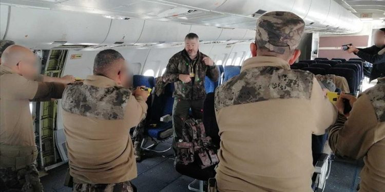 Uçak kaçırma olaylarına karşı “enerji silahı” eğitimi