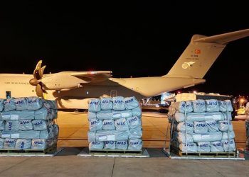 Türkiye’den Pakistan’a beşinci uçak hareket etti