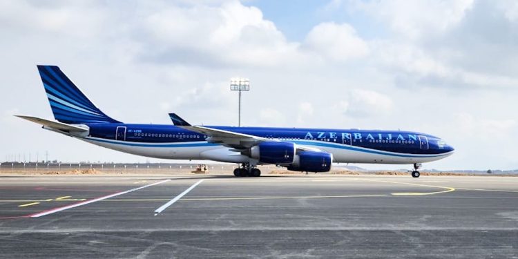 Zengilan’daki havalimanına yolcu uçağıyla ilk teknik iniş