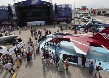 Hürjet ilk uçuş için yere basmaya hazırlanıyor